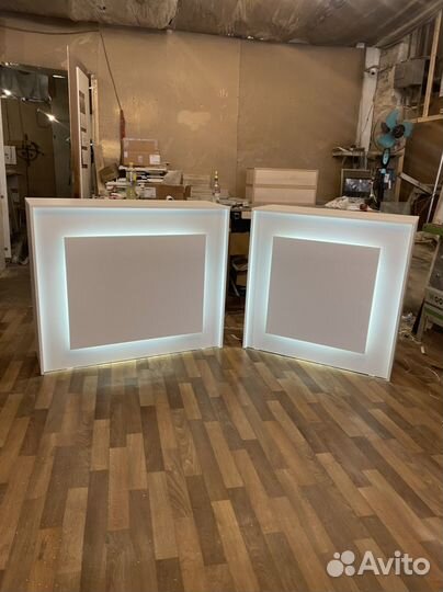 Стойка ресепшн