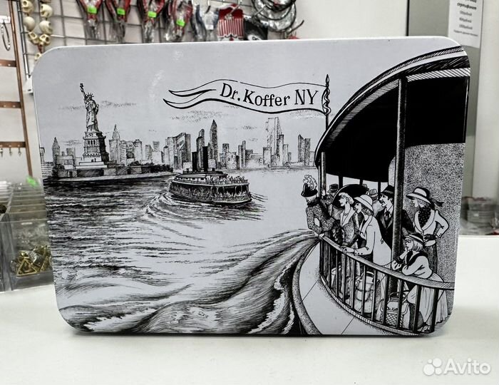 Жестяная коробка