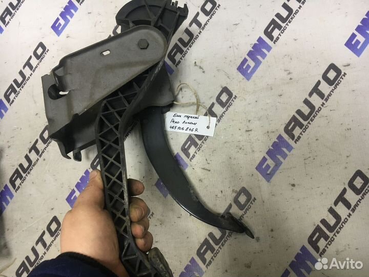 Блок педалей Рено Логан