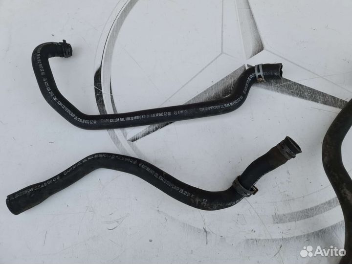 Патрубок системы охлаждения Mercedes W211