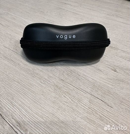 Солнцезащитные очки vogue