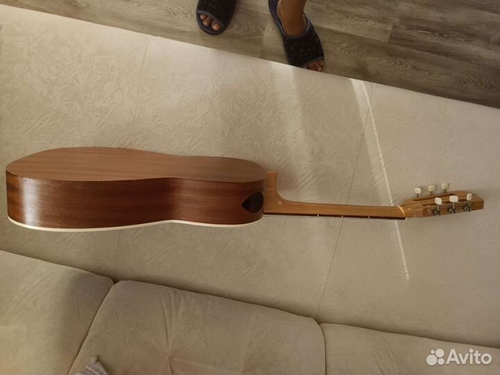 Акустическая гитара