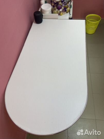 Маникюрный стол