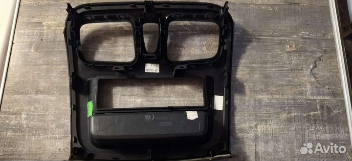 Панель для магнитолы Renault Logan 2