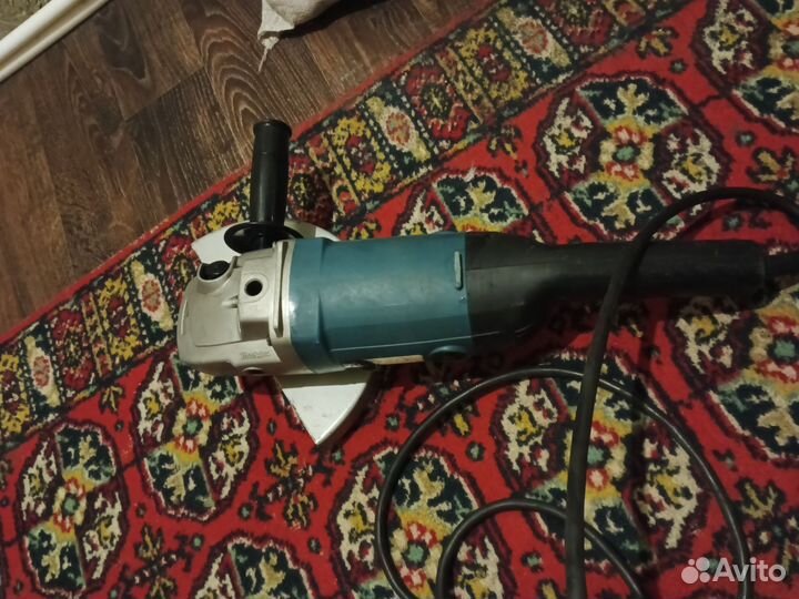 Шлифмашина угловая Макита 9069