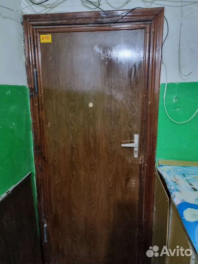 Дверь входная металлическая б/у