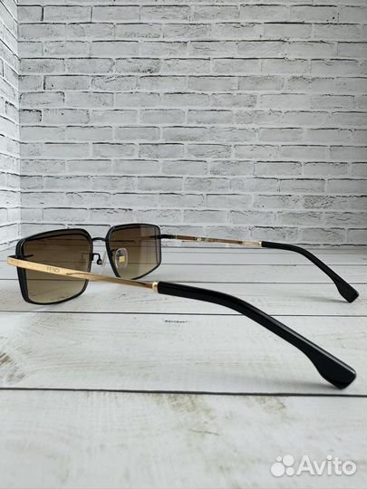 Солнцезащитные очки Fendi