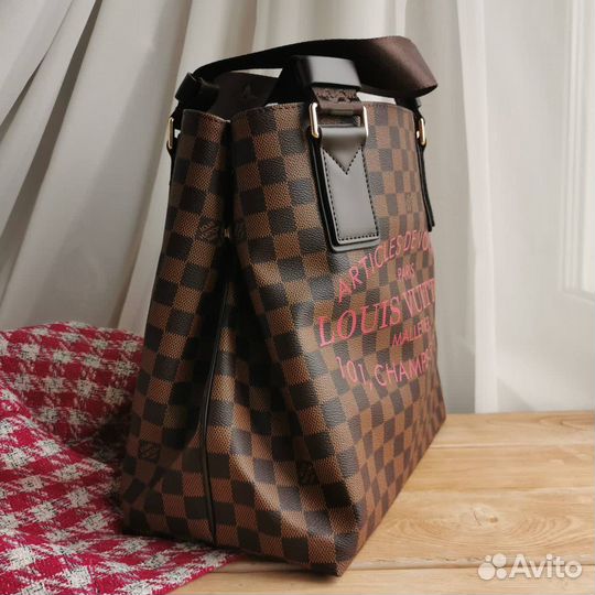 Сумка женская из новой коллекции Louis Vuitton