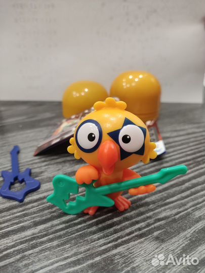 Киндер макси попугаи