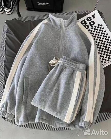 Спортивный костюм женский