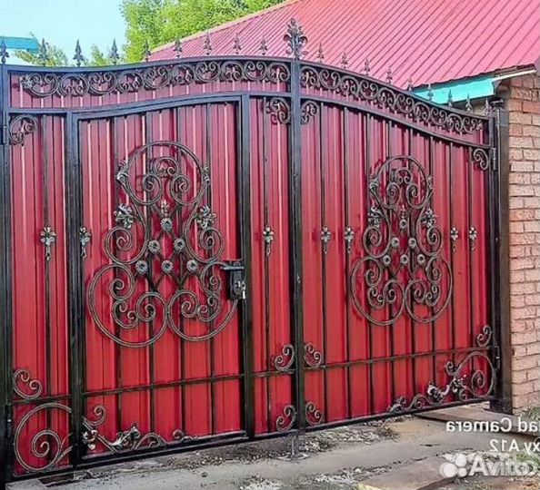 Кованные ворота и калитка