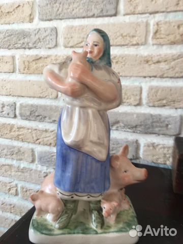 Статуэтка свинарка