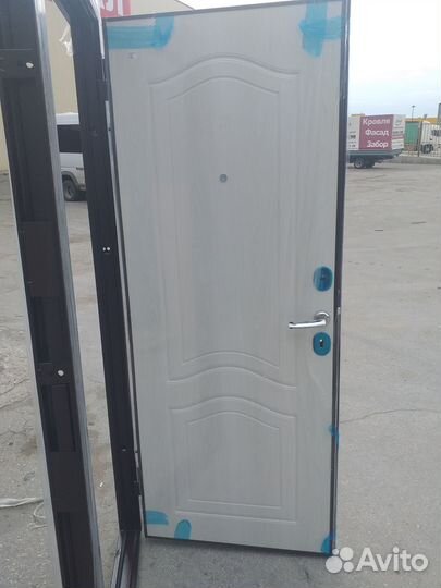 Дверь входная металлическая бу