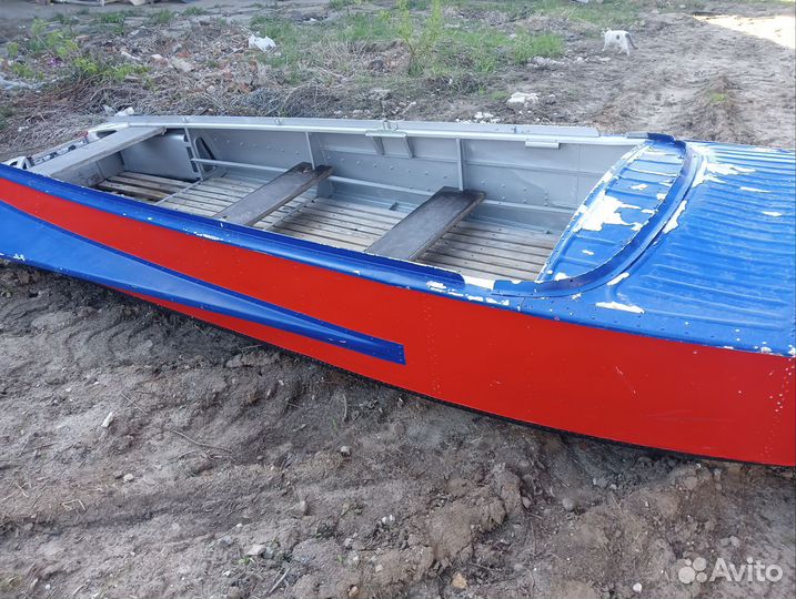Лодка моторная