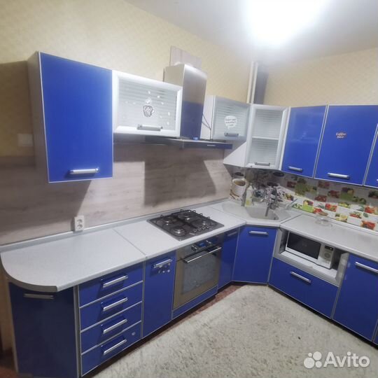 Кухонный гарнитур с техникой бу