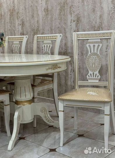 Кухонный стол и стулья новые
