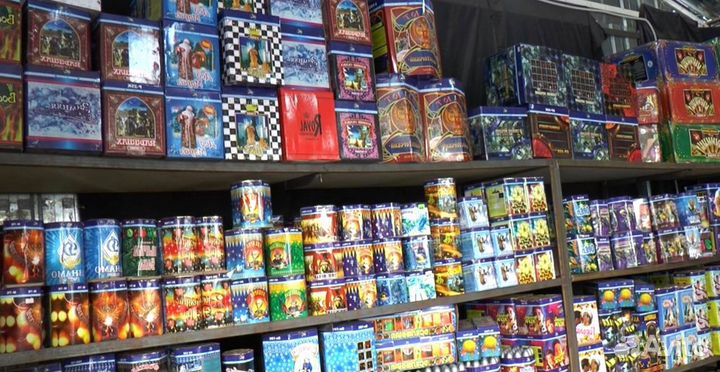 Салюты, фейерверки, свечи и бенгальские огни оптом