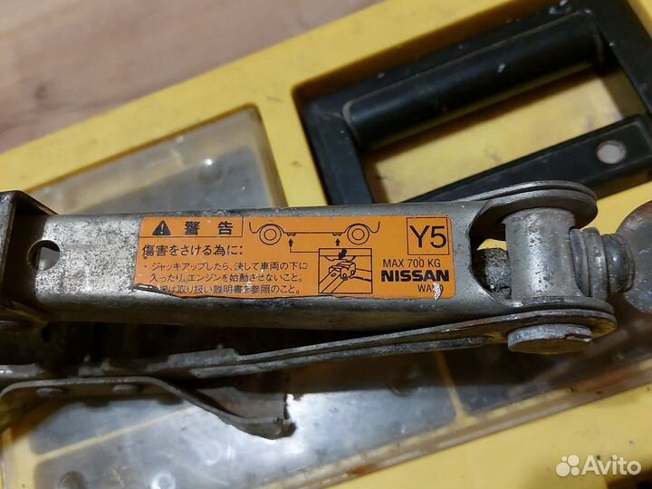 Домкрат винтовой nissan