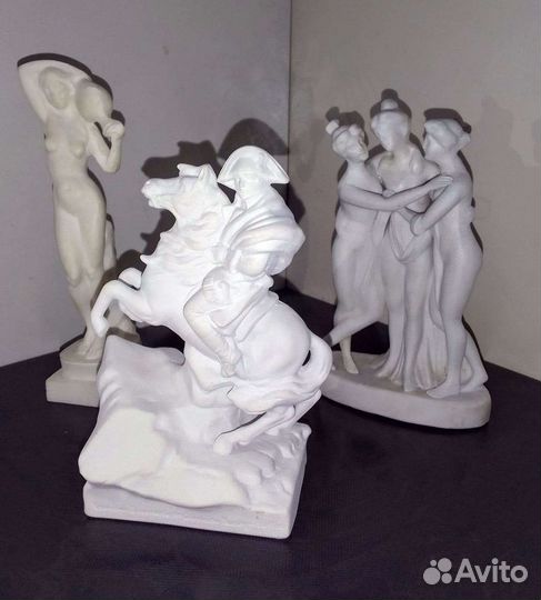 Фарфоровая статуэтка