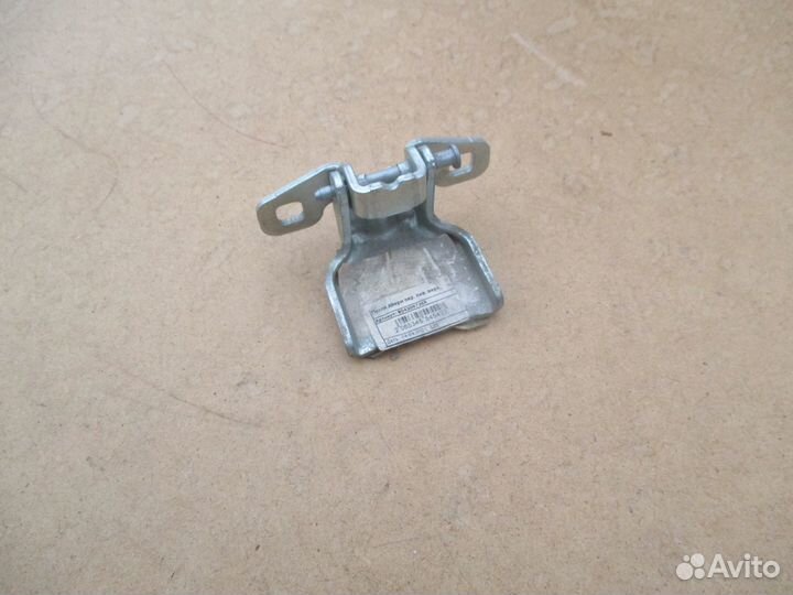 Петли двери Renault Duster с 2012