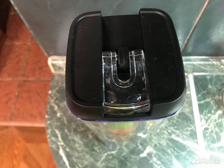 Контейнер для сыпучих продуктов