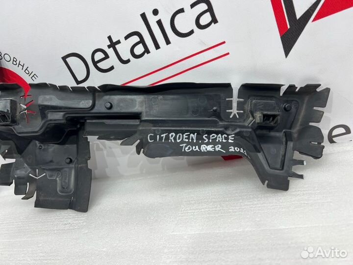 Дефлектор радиатора правый Citroen Spacetourer 1