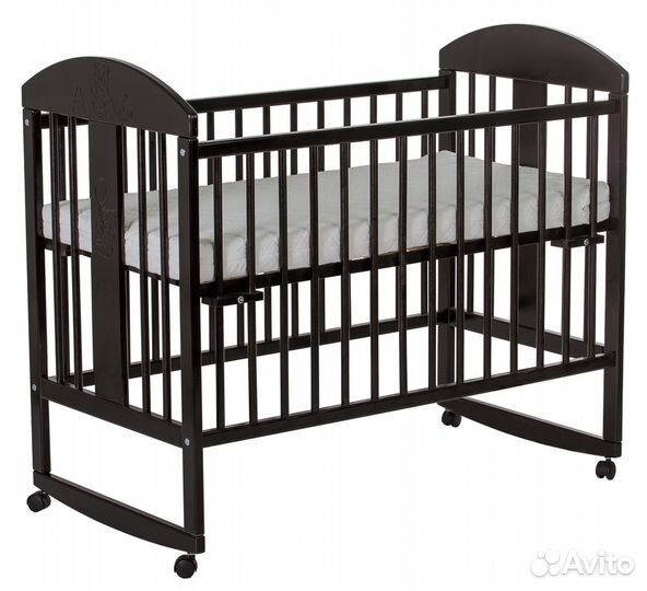 Кроватка от производителя,цвет белый (новая в упак