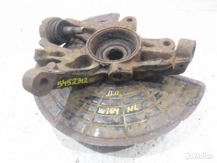 Кулак передний правый