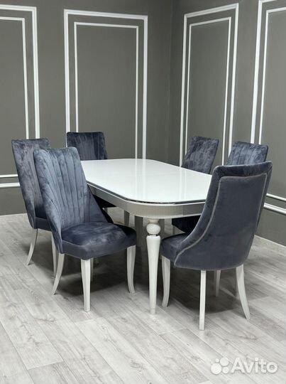 Стол обеденный. В наличии