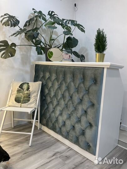 Стойка ресепшн