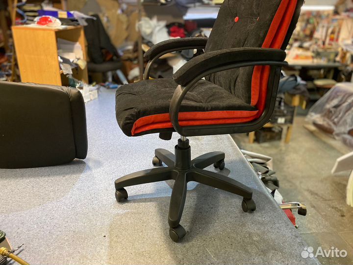 Офисное кресло