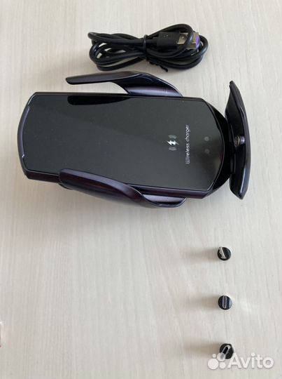 Автомобильное зарядное устройство для телефона