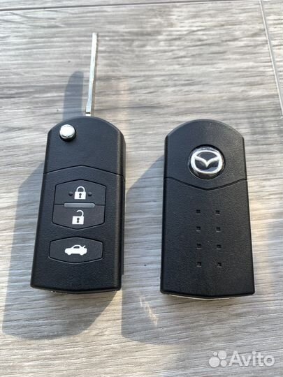 Выкидной ключ Mazda (с привязкой )