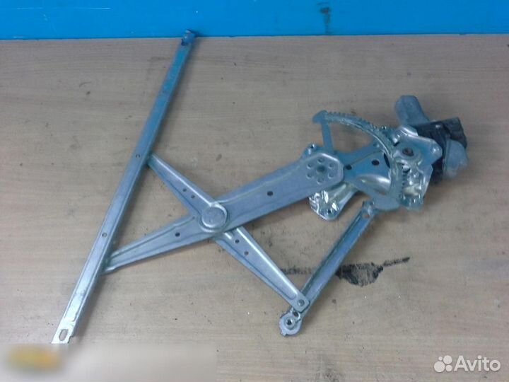 Стеклоподъемник электр. передний правый Lexus IS 2