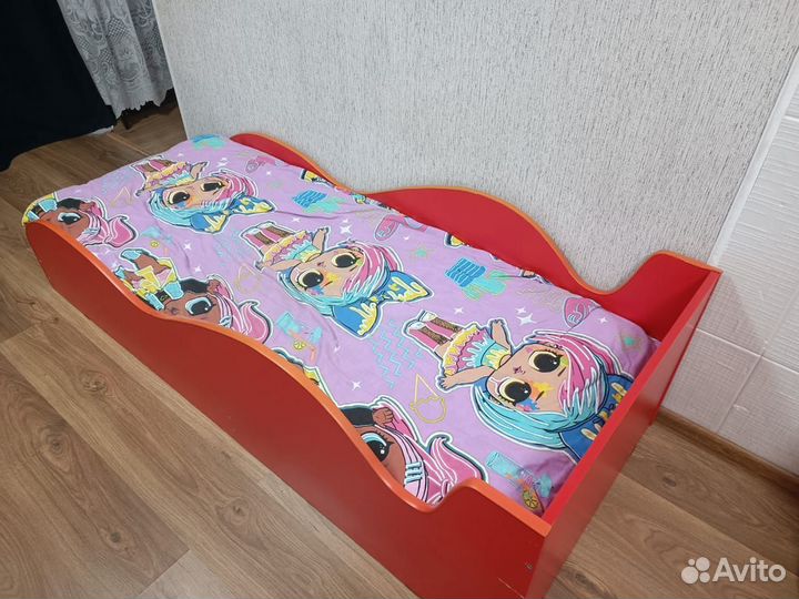 Детская кроватка с матрасом и бортиками