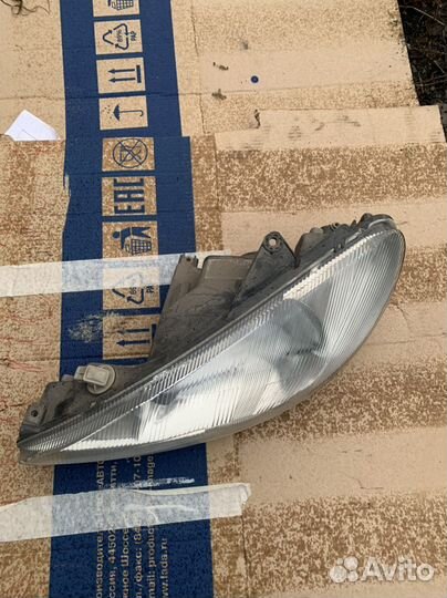 Фара левая Peugeot 206