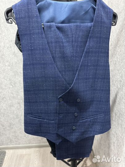 Классический костюм тройка