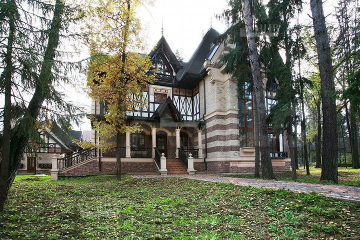 Дом 620 м² на участке 27 сот.