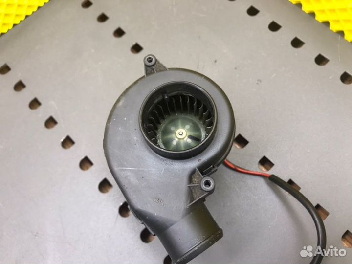 Вентилятор блока предохранителей Mercedes-Benz