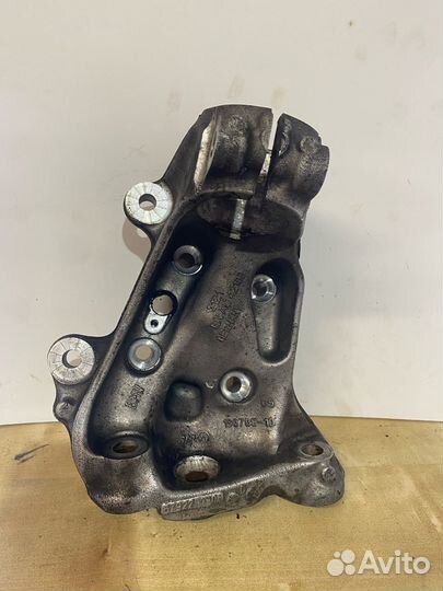 Поворотный кулак левый BMW f30