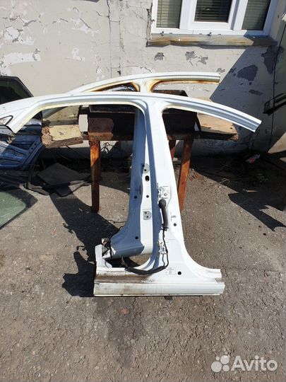 Центральная стойка правая LADA Vesta