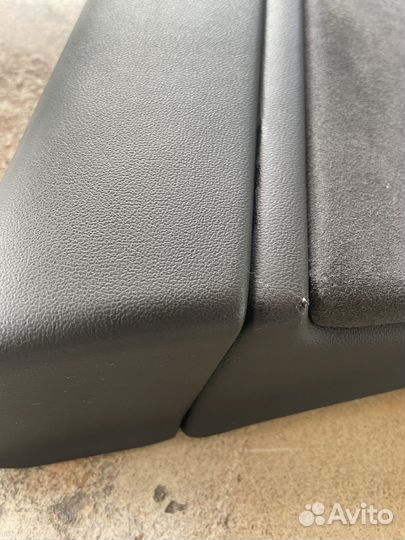 Обшивка двери передней левой Tesla Model 3