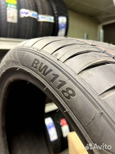 Bearway BW118 275/35 R22 и 315/30 R22 92T