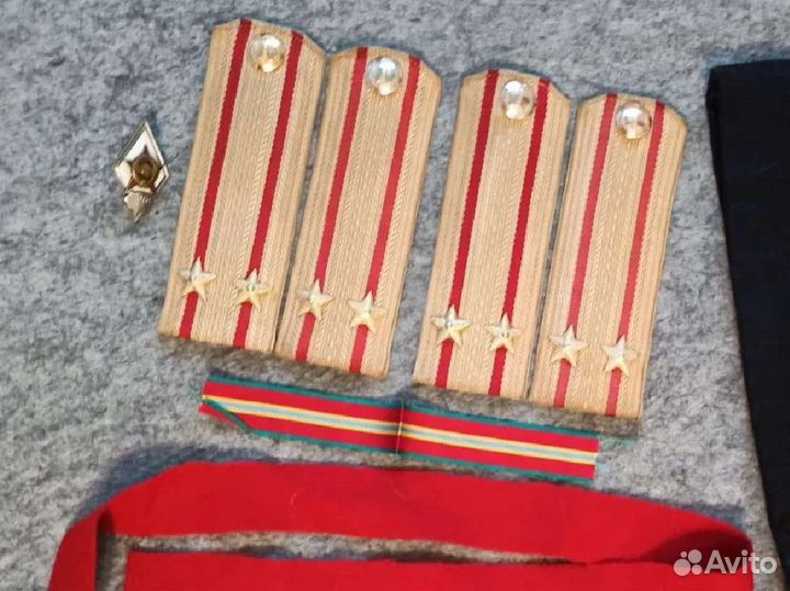 Армейские погоны,наградная лента,кокарда,нашивка,п