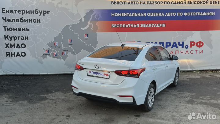 Петля крышки багажника левая Hyundai Solaris 79210-H5000