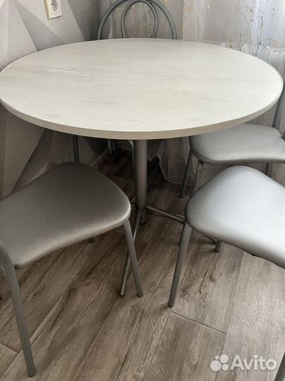 Стол и стулья бу