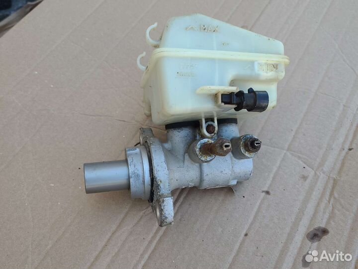 Главный тормозной цилиндр Opel Astra H 2004-2015