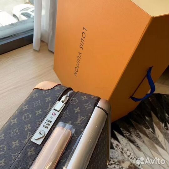 Чемодан Louis Vuitton Horizon 50