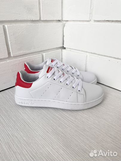 Новые кроссовки Adidas Stan Smith