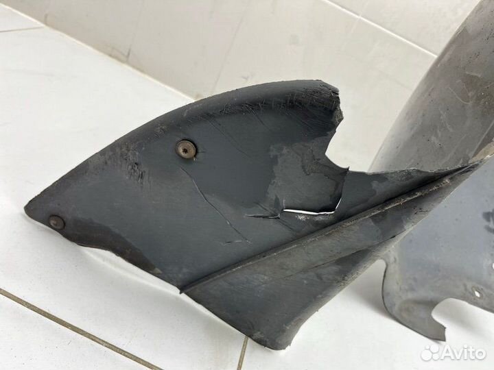 Подкрылок передний левый Volkswagen Multivan 2011